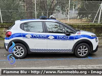 Citroen C3 III serie
Unione Comuni della Romagna Forlivese (FC)
POLIZIA LOCALE YA 184 AT
Codice Automezzo: 4
Parole chiave: Citroen C3_IIIseriE POLIZIALOCALEYA184AT