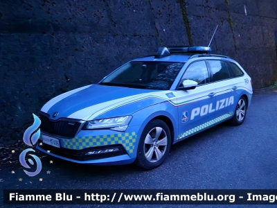 Skoda Superb Wagon III serie restyle
Polizia di Stato
Polizia Autostradale
in servizio sulla rete Autostrade per l'Italia
Allestimento Focaccia
Decorazione Grafica Artlantis
POLIZIA M7406
