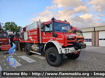 Mercedes-Benz Unimog U5023
Vigili del Fuoco
Comando Provinciale di Barletta
Allestimento Telaio Bai
Modulo AIB Divitec/Rosenfire
VF 32983
Parole chiave: Mercedes-Benz Unimog U5023 VF32983