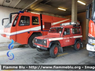 Land Rover Defender 90
Vigili del Fuoco
Comando Provinciale di Bologna
Distaccamento Aeroportuale di Bologna
VF20088
Parole chiave: Land-Rover Defender_90 VF20088