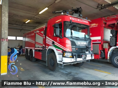 Scania XT P500 6x6
Vigili del Fuoco
Comando Provinciale di Bologna
Distaccamento Aeroportuale
AutoIdroSchiumaPolvere allestito BAI
VF 30101
Parole chiave: Scania XT_P500_6x6 VF30101