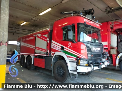 Scania XT P500 6x6
Vigili del Fuoco
Comando Provinciale di Bologna
Distaccamento Aeroportuale
AutoIdroSchiumaPolvere allestito BAI
VF 30101
Parole chiave: Scania XT_P500_6x6 VF30101