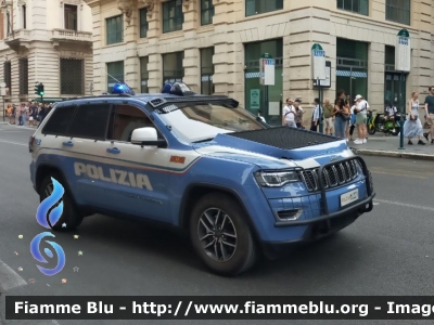 Jeep Grand Cherokee IV serie restyle
Polizia di Stato
Reparto Mobile
Decorazione Grafica Artlantis
POLIZIA M4221
Parole chiave: Jeep Grand_Cheroke_IVserie_restyle POLIZIAM4221