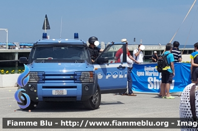 Land Rober Discovery 3
Polizia di Stato
Squadra Volante
Unità Operativa di Primo Intervento
POLIZIA F5008
