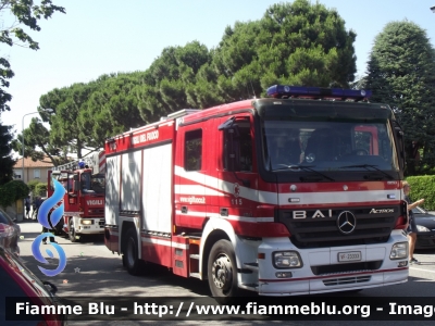 Mercedes-Benz Actros 1841 II serie
Vigili del Fuoco
Comando Provinciale di Milano
AutoPompaSerbatoio allestimento BAI
Ricondizionato Fortini
VF 23333

Parole chiave: Mercedes-Benz Actros_1841_IIserie VF23333