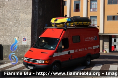 Iveco Daily III serie
Vigili del Fuoco
Comando Provinciale di Milano
Nucleo Speleo Alpino Fluviale
VF 22915
Parole chiave: Iveco Daily_IIIserie VF22915