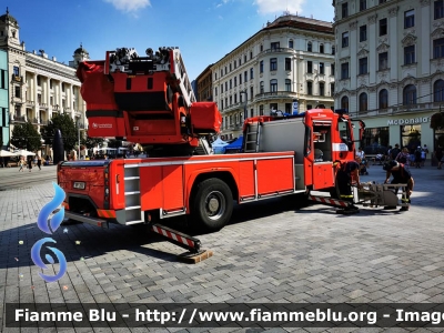 Iveco EuroCargo 180E32 IV serie
České Republiky - Czech Republic - Repubblica Ceca
Hasiči Brno
AutoScala articolata M42L-AS da 42 metri allestimento Magirus
Parole chiave: Iveco EuroCargo_180E32_IVserie