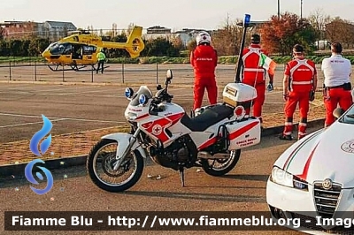 Aprilia Pegaso 650 II serie
Croce Rossa Italiana
Comitato Provinciale di Piacenza
Servizio Rapido Sanitario 
CRI 1392
Parole chiave: Aprilia Pegaso_650_IIserie CRI1392