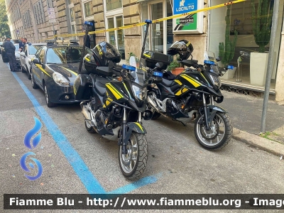 Honda NC750X
Guardia di Finanza
Allestimento Bertazzoni
Decorazione Grafica Artlantis
GdiF 12182 
GdiF 12252
Parole chiave: Honda NC750X GdiF12182 GdiF12252 g20_2021