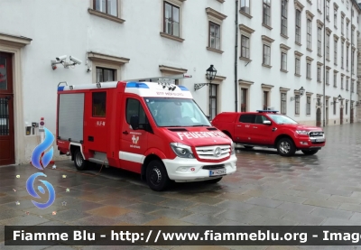 Mercedes-Benz Sprinter III serie Restyle
Österreich - Austria
Betriebsfeuerwher Bhö-Hofburg - Wien
Vigili del fuoco aziendali del Palazzo Imperia dell'Hofburg a Vienna
Parole chiave: Mercedes-Benz Sprinter_IIIserie_Restyle