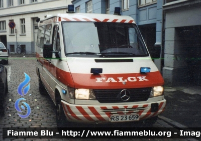 Mercedes-Benz Sprinter I serie
Danmark - Danimarca
Falck Aarhus
Parole chiave: Mercedes-Benz Sprinter_Iserie Ambulanza Ambulance