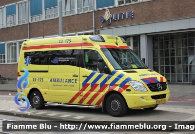 Mercedes-Benz Sprinter III serie
Nederland - Paesi Bassi
Amsterdam Ambulance
13-175
Parole chiave: Mercedes-Benz Sprinter_IIIserie Ambulanza Ambulance