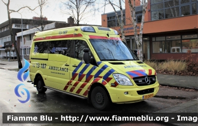 Mercedes-Benz Sprinter III serie Restyle
Nederland - Paesi Bassi
Amsterdam Ambulance
13-187
Parole chiave: Mercedes-Benz Sprinter_IIIserie_Restyle Ambulanza Ambulance