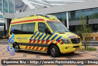 Mercedes-Benz Sprinter III serie
Nederland - Paesi Bassi
Regionale Ambulance Voorziening (RAV) Flevoland
25-126
Parole chiave: Mercedes-Benz Sprinter_IIIserie Ambulanza Ambulance