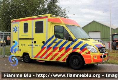 Mercedes-Benz Sprinter III serie
Nederland - Paesi Bassi
Airport Medical Schiphol Airport
Allestito Miesen
12-171
Parole chiave: Ambulanza Ambulance Mercedes-Benz Sprinter_IIIserie