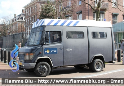 Mercedes-Benz 609D
Nederland - Paesi Bassi 
Nationale Politie 
