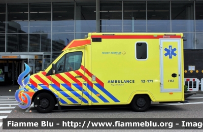 Mercedes-Benz Sprinter III serie
Nederland - Paesi Bassi
Airport Medical Schiphol Airport
Allestito Miesen
12-171
Parole chiave: Ambulanza Ambulance Mercedes-Benz Sprinter_IIIserie