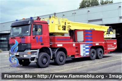 Mercedes-Benz Actros 4148 8x8 I serie
Nederland - Netherlands - Paesi Bassi
Brandweer Amsterdam Airport Schiphol
Parole chiave: Mercedes-Benz Actros_4148_8x8_Iserie