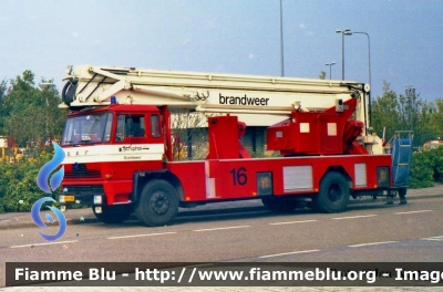 Daf FA2200
Nederland - Netherlands - Paesi Bassi
Brandweer Amsterdam Airport Schiphol
16
Parole chiave: Daf FA2200