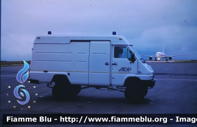 Renault Master I serie 4X4
France - Francia
SMU Apt. Charles De Gaulle Paris
