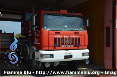 Astra HD7 84.42
Vigili del Fuoco
Comando Provinciale di Livorno
AutoGru da 40 ton allestimento Cormach
VF 21618
