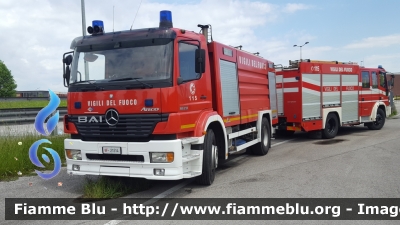 Mercedes-Benz Atego 1828 I serie
Vigili Del Fuoco
Comando Provinciale di Treviso
Distaccamento Permanente di Motta di Livenza (TV)
AutoBottePompa allestimento BAI
VF 21514
Parole chiave: Mercedes-Benz Atego_1828_Iserie VF21514