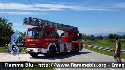 Iveco 190-26
Vigili Del Fuoco
Comando Provinciale di Treviso
Distaccamento Permanente di Conegliano (TV)
AutoScala allestimento Iveco-Magirus
VF 16768
Parole chiave: Iveco_190-26 vf16768