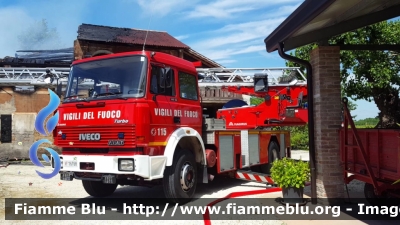 Iveco 190-26
Vigili Del Fuoco
Comando Provinciale di Treviso
Distaccamento Permanente di Conegliano (TV)
AutoScala allestimento Iveco-Magirus
VF 16768
Parole chiave: Iveco_190-26 vf16768