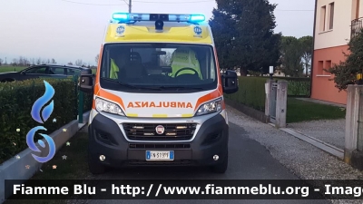 Fiat Ducato X290
Cooperativa sociale Castel Monte Onlus
Ambulanza convenzionata
SUEM 118 Treviso Emergenza
Ospedale di Oderzo (TV)
Allestimento Class 
"353"
Parole chiave: Fiat Ducato_X290 Ambulanza