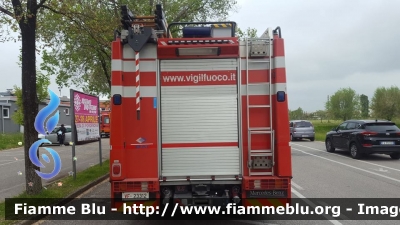 Mercedes-Benz Actros 1841 II serie
Vigili Del Fuoco
Comando Provinciale di Treviso
Distaccamento Permanente di Motta di Livenza (TV)
AutoPompaSerbatoio allestimento BAI
VF 23312
Parole chiave: Mercedes-Benz Actros_1841_IIserie VF23312