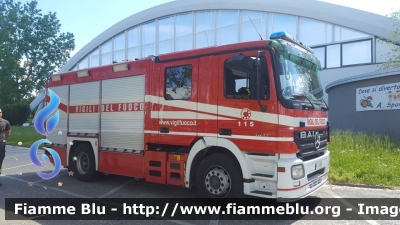 Mercedes-Benz Actros 1841 II serie
Vigili Del Fuoco
Comando Provinciale di Treviso
Distaccamento Permanente di Motta di Livenza (TV)
AutoPompaSerbatoio allestimento BAI
VF 23312
Parole chiave: Mercedes-Benz Actros_1841_IIserie VF23312