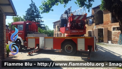 Iveco 190-26
Vigili Del Fuoco
Comando Provinciale di Treviso
Distaccamento Permanente di Conegliano (TV)
AutoScala allestimento Iveco-Magirus
VF 16768
Parole chiave: Iveco_190-26 vf16768