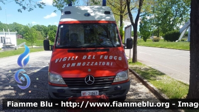 Mercedes-Benz Sprinter II serie
Vigili Del Fuoco
Comando Provinciale di Vicenza
Nucleo Sommozzatori di Vicenza
VF 21947
Parole chiave: Mercedes-Benz Sprinter_II serie