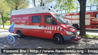 Mercedes-Benz Sprinter II serie
Vigili Del Fuoco
Comando Provinciale di Vicenza
Nucleo Sommozzatori di Vicenza
VF 21947
Parole chiave: Mercedes Sprinter_IIserie