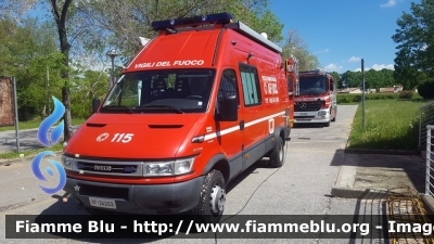 Iveco Daily III serie
Vigili Del Fuoco
Comando Provinciale di Treviso
AutoFurgone/Unità di Crisi Locale
Allestimento Iveco-Magirus
VF 24203
Parole chiave: Iveco Daily_IIIserie