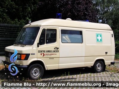 Mercedes-Benz 300
Grand-Duché de Luxembourg - Großherzogtum Luxemburg - Grousherzogdem Lëtzebuerg - Lussemburgo
Centre Ambulancier Profilarbed S.A.
Parole chiave: Ambulanza Ambulance