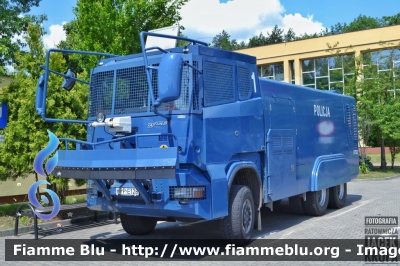 Tajfun III Scania R420
Rzeczpospolita Polska - Polonia
Policja - Polizia di Stato
