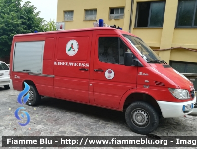 Mercedes-Benz Sprinter II serie 4x4
Protezione Civile Calabria 
in dotazione all'associazione "Edelweiss" di Soverato (CZ)
polisoccorso allestimento BAI.
Parole chiave: Mercedes-Benz Sprinter_II_serie_4x4