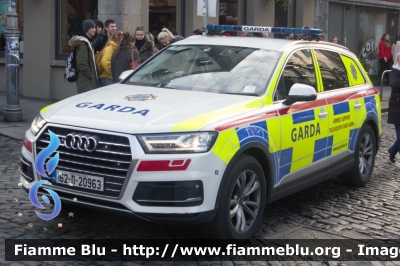 Audi Q7
Éire - Ireland - Irlanda
An Garda Sìochàna
