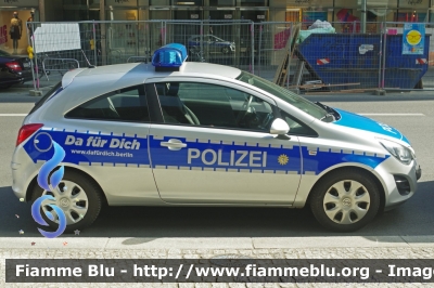 Opel Corsa
Bundesrepublik Deutschland - Germania
Landespolizei Freie Stadt Berlin-
Polizia territoriale Città di Berlino
