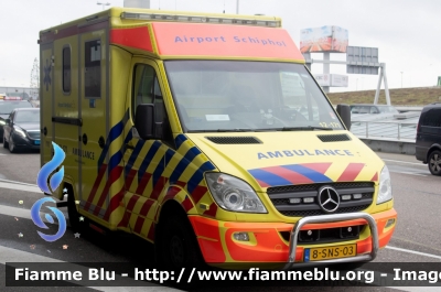 Mercedes-Benz Sprinter III serie
Nederland - Paesi Bassi
Airport Medical Schiphol Airport
Allestito Miesen
12-171
Parole chiave: Mercedes-Benz Sprinter_IIIserie Ambulanza Ambulance