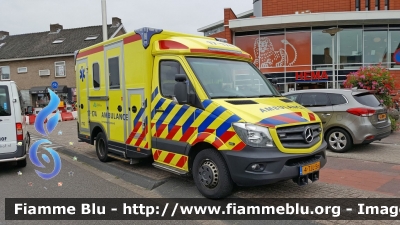 Mercedes-Benz Sprinter III serie restyle
Nederland - Paesi Bassi
Region 17 Rotterdam-Rijnmond Ambulance
Parole chiave: Ambulanza Ambulance Mercedes-Benz Sprinter_IIIserie_Restyle