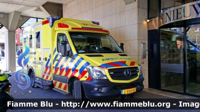 Mercedes-Benz Sprinter III serie restyle
Nederland - Paesi Bassi
Region 17 Rotterdam-Rijnmond Ambulance
Parole chiave: Mercedes-Benz Sprinter_IIIserie_Restyle Ambulanza Ambulance