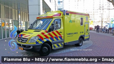 Mercedes-Benz Sprinter III serie
Nederland - Paesi Bassi
Region 17 Rotterdam-Rijnmond Ambulance
Parole chiave: Mercedes-Benz Sprinter_IIIserie Ambulanza Ambulance