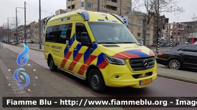 Mercedes-Benz Sprinter IV serie 
Nederland - Paesi Bassi
Region 17 Rotterdam-Rijnmond Ambulance
17-110
Parole chiave: Ambulance Ambulanza