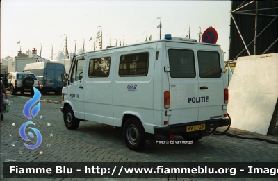 Mercedes-Benz 310
Nederland - Paesi Bassi
Politie Regio Amsterdam-Amstelland
