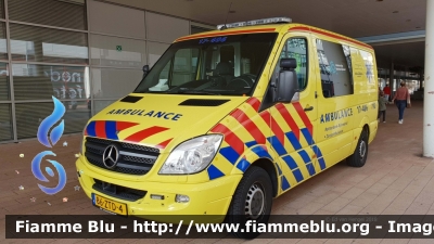 Mercedes-Benz Sprinter III serie
Nederland - Paesi Bassi
Region 17 Rotterdam-Rijnmond Ambulance
17-406
Parole chiave: Mercedes-Benz Sprinter_IIIserie Ambulanza Ambulance