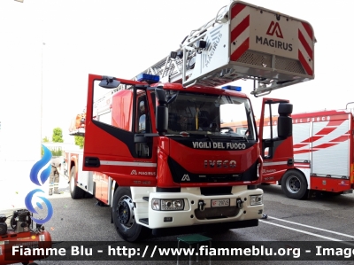 Iveco EuroCargo 180E32 IV serie
Vigili del Fuoco
Comando Provinciale di Venezia
AutoScala M32L da 32 metri allestimento Magirus
VF 29749
Parole chiave: Iveco EuroCargo_180E32_IVserie VF29749