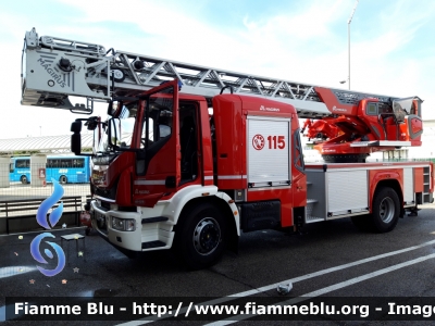 Iveco EuroCargo 180E32 IV serie
Vigili del Fuoco
Comando Provinciale di Venezia
AutoScala M32L da 32 metri allestimento Magirus
VF 29749
Parole chiave: Iveco EuroCargo_180E32_IVserie VF29749