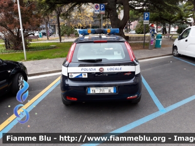 Fiat Punto VI serie
Polizia Locale Jesolo (VE)
POLIZIA LOCALE YA 711 AL
Parole chiave: Fiat Punto_VIserie POLIZIALOCALEYA711AL